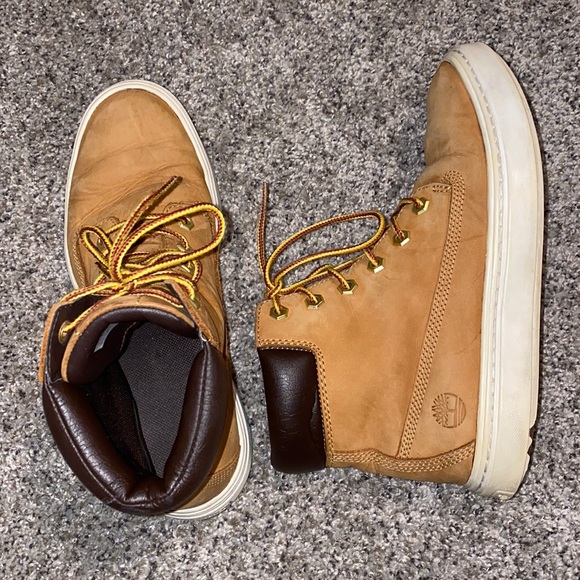 Tan Timberland size 7 women’s boots - Picture 2 of 4